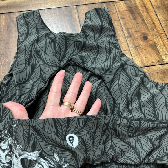 Yoga Democracy black and white leaf yoga bra - Picture 4 of 6